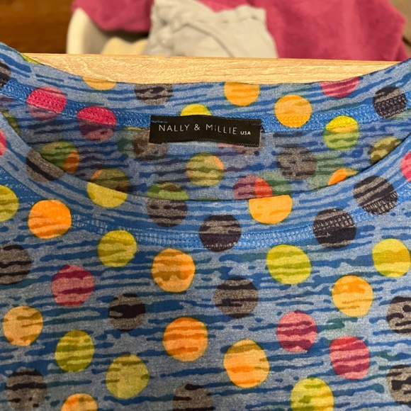 Polka dot t-shirt size large - Picture 4 of 5